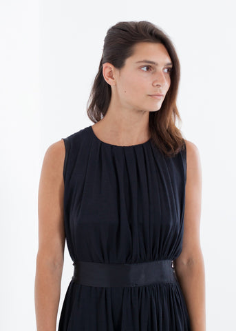 Image of Sleeveless Pleated Dress in Navy