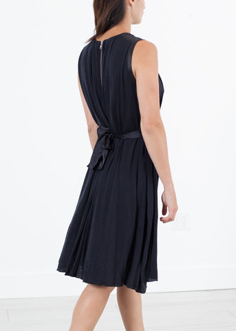 Image of Sleeveless Pleated Dress in Navy